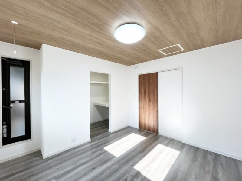 �Q���@�E�H�[�N�C���N���[�[�b�g�����邨�����B�G�߂��Ƃ̓���ւ����s�v�ŕ֗��ł��I