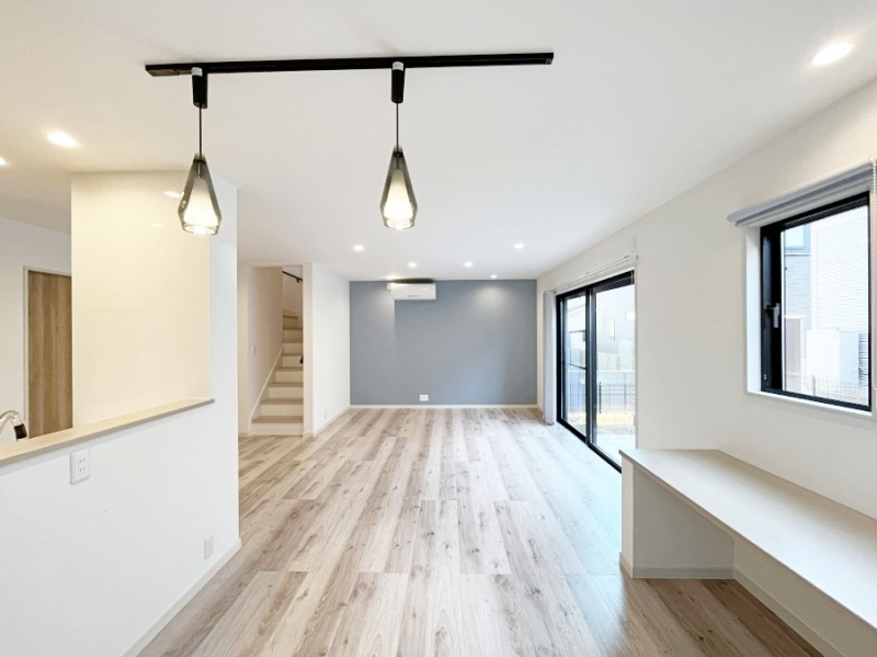 ���̑����ρ@���r���O�K�i���Ƒ��̏Ί�Ɖ�b���Ȃ��ł���܂�  