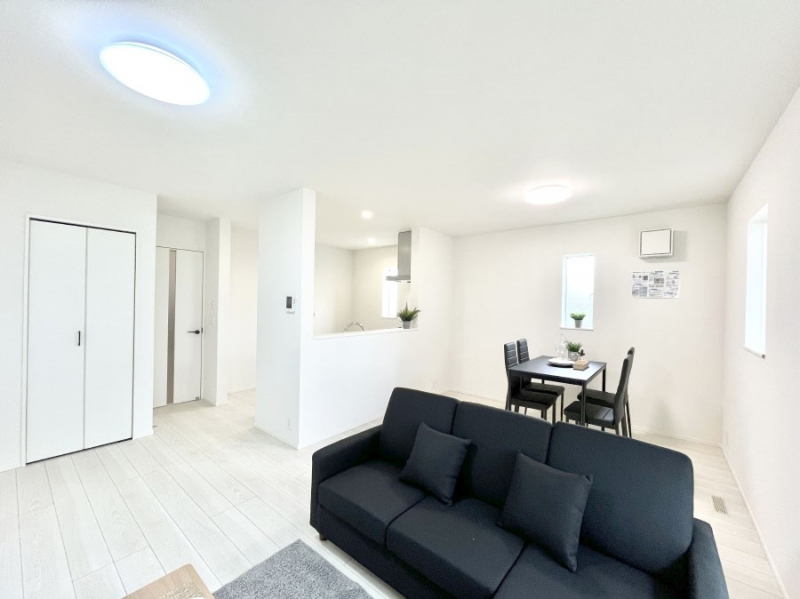 ���r���O�@���Ƒ��̓��₩�Șb�����ŕ�܂�閾�邢���r���O  