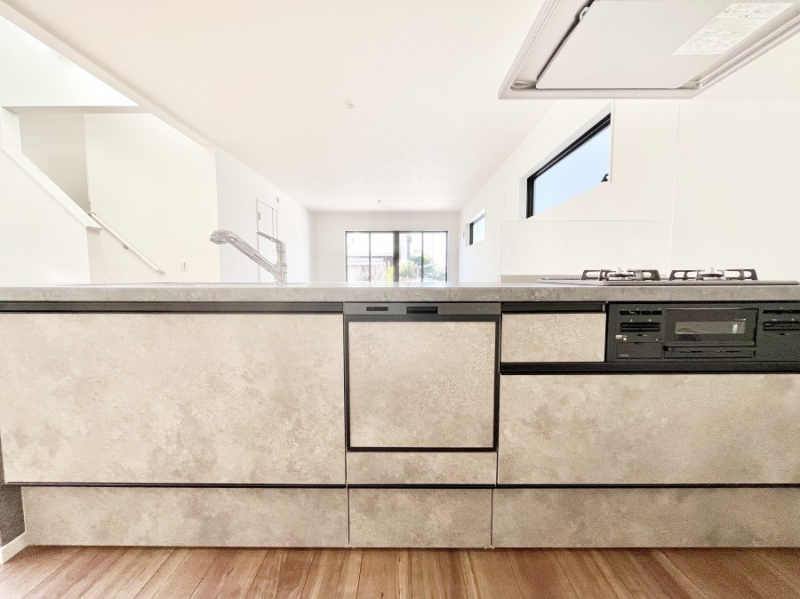 �L�b�`���@�������������I�ɁA�y�����I�V�X�e���L�b�`��