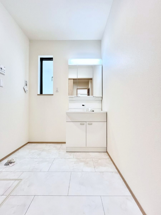 ���ʑ�E���ʏ��@��Ƃ�̐��ʃX�y�[�X�Œ��̐g�x�x���X���[�Y��