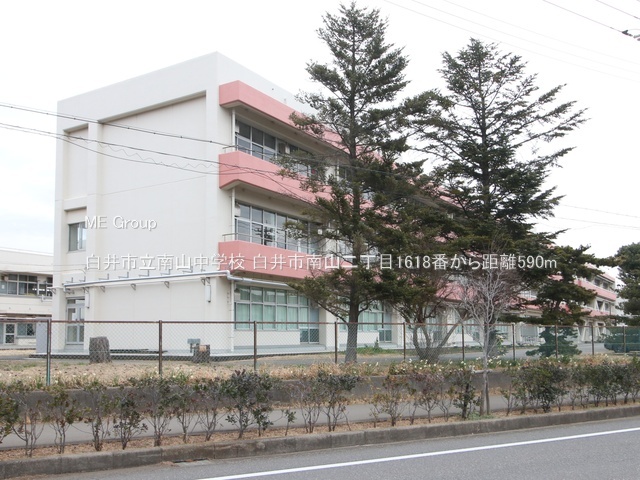 ���ӊ��@���w�Z 590m ����s����R���w�Z