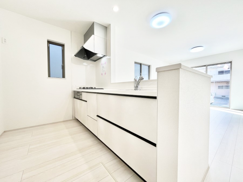 �L�b�`���@���������Ȃ���ł����Ƒ��Ƃ̉�b���y���߂�ΖʃL�b�`��