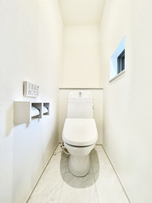 �g�C���@�g�C����1�K��2�K���ꂼ��ɔz�u����Ă��ĂƂĂ��֗��ł��B 