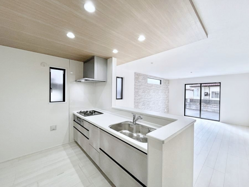 �L�b�`���@���r���O�ŗV�Ԃ��q�l�������Ȃ��炨�������ł���ΖʃL�b�`���B  