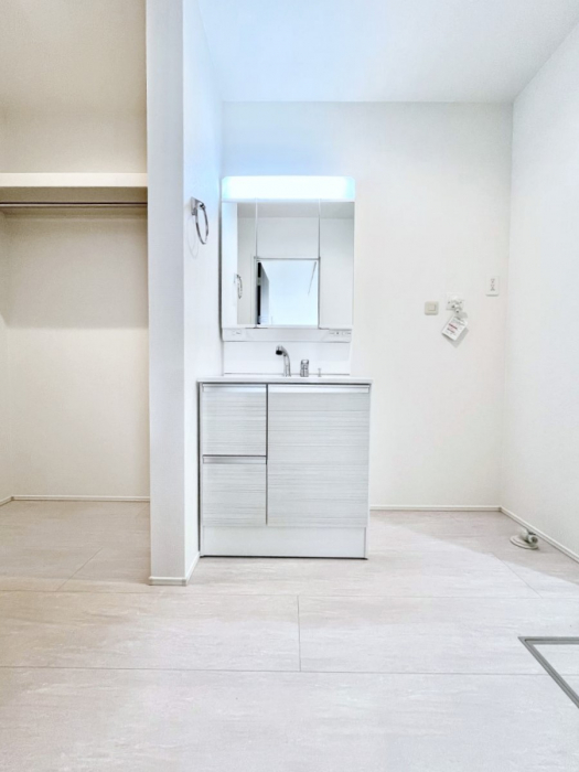 ���ʑ�E���ʏ��@��Ƃ�̐��ʃX�y�[�X�Œ��̐g�x�x���X���[�Y��