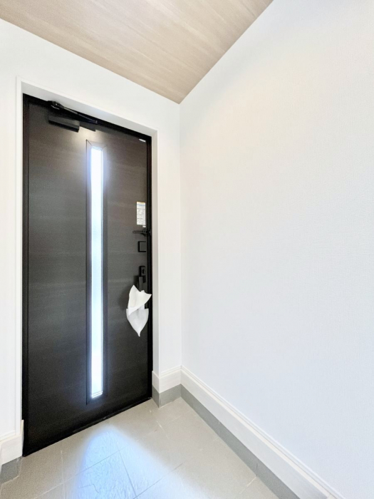 ���ց@�K���X�X���b�g�̓��������փh�A�������Ɍ���͂��Ă���܂�