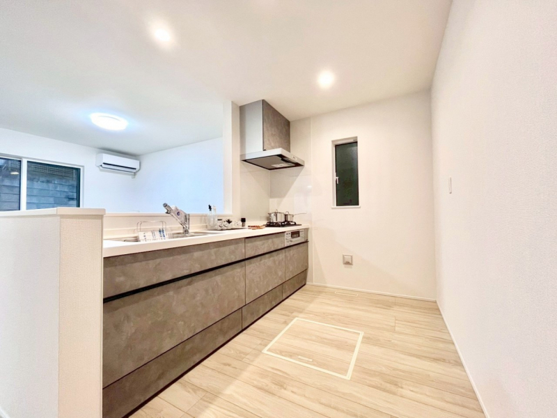 �L�b�`���@�u�₩�ȕ����ʂ蔲����L�b�`���B��������̂Ŗ��邭���C�ɂ��𗧂��܂��B 