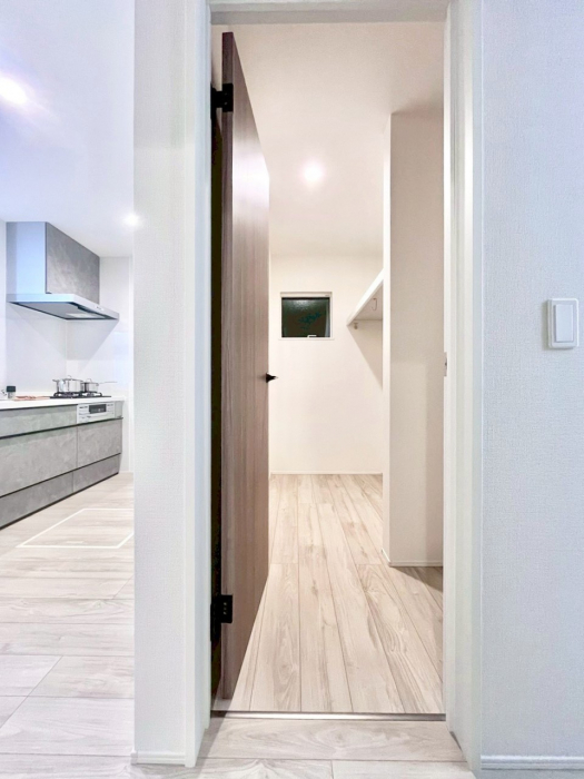 ���[�@�P�K�ɂ͉Ƒ��݂�Ȃŋ��L�ł���t�@�~���[�N���[�N�B�@