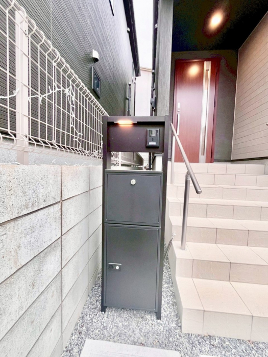 ���̑��@�\�D�E�C���^�[�z���E�|�X�g�E��z�a�n�w���ЂƂɏW��B�G���g�����X�ɂȂ��ރV���v���f�U�C���B 