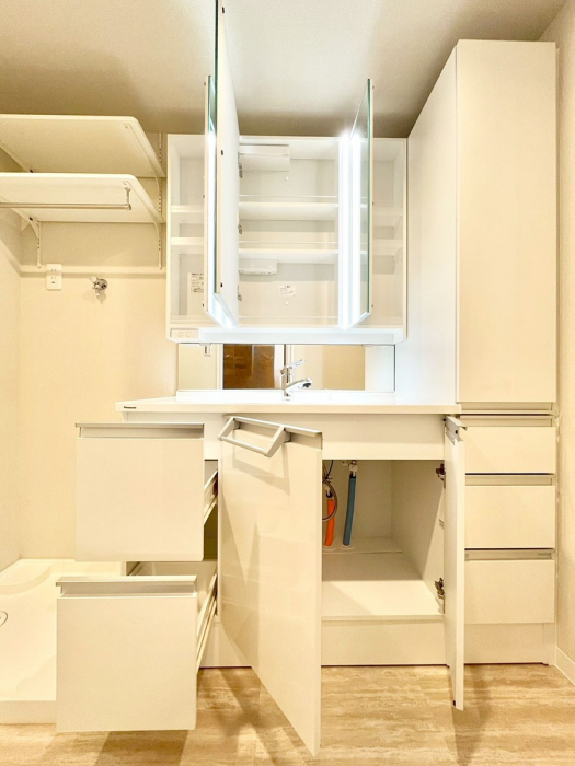 ���̑����ρ@�O�ʋ��̗��ɁA���ϕi��q���p�i�Ȃǂ����[�\�B���ʑ����������ƕۂ��܂��I