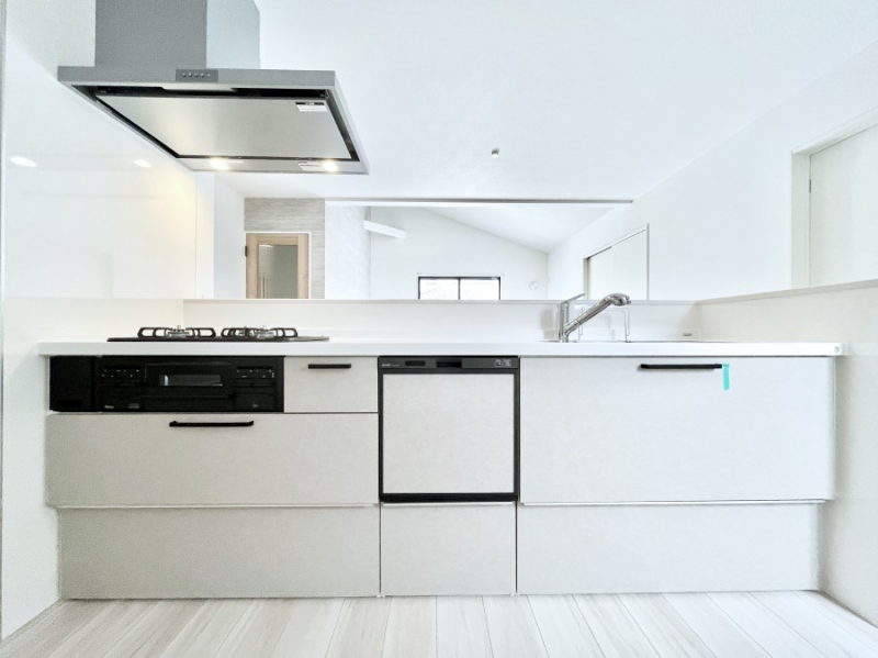 �L�b�`���@���r���O�����n����l�C�̃J�E���^�[�L�b�`���B �Ƒ��������Ȃ���Ǝ������邱�Ƃ��ł��܂��B