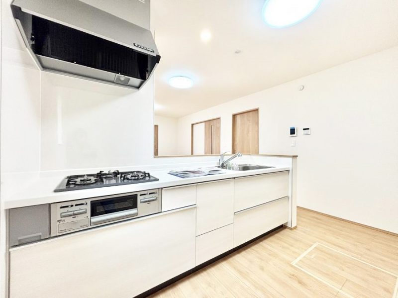 �L�b�`���@���������Ȃ���ł����Ƒ��Ƃ̉�b���y���߂�ΖʃL�b�`��