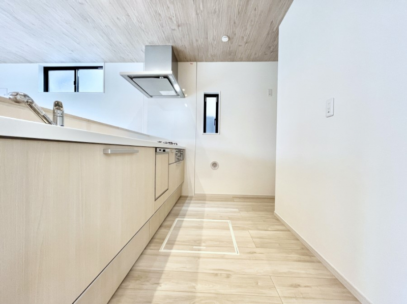 �L�b�`���@�u�₩�ȕ����ʂ蔲����L�b�`���B��������̂Ŗ��邭���C�ɂ��𗧂��܂��B