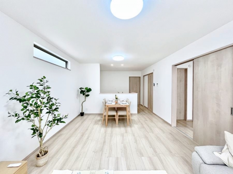 ���̑����ρ@�Ƒ��̏Ί炪���R�Ɛ��܂�Ă���A����ȕ��͋C�̃_�C�j���O�Ɏd�オ���Ă��܂��B