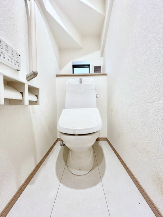 �g�C���@�g�C����1�K��2�K���ꂼ��ɔz�u����Ă��ĂƂĂ��֗��ł��B 