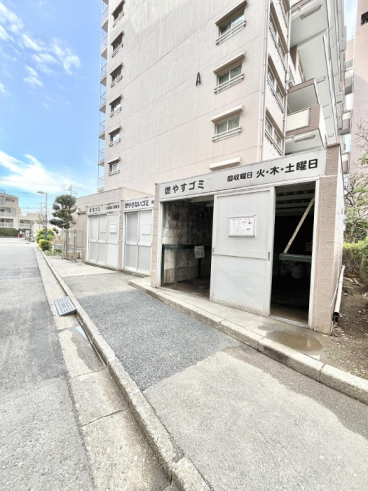 ���̑��@�S�~�u����B��ɐ����ɕۂ���Ă��܂��B