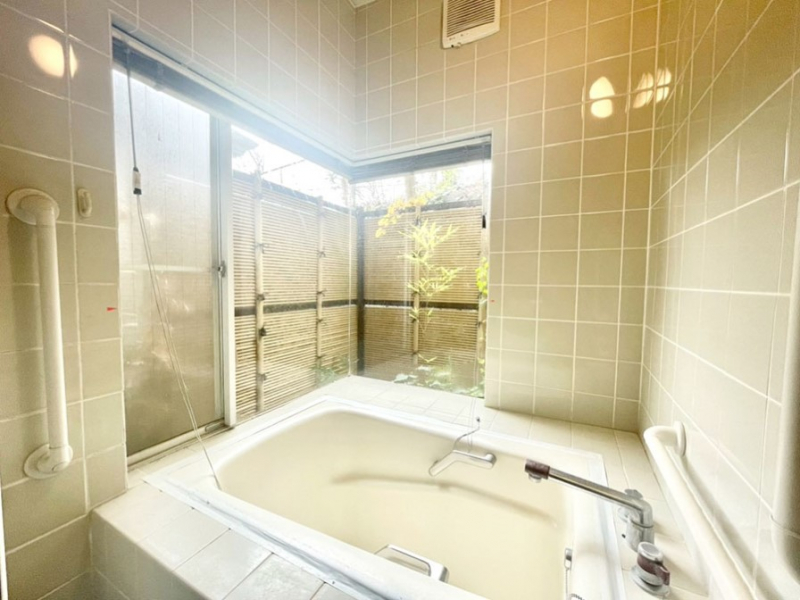 �����@����̔�������Ă���閾�邢�������̂���o�X���[��