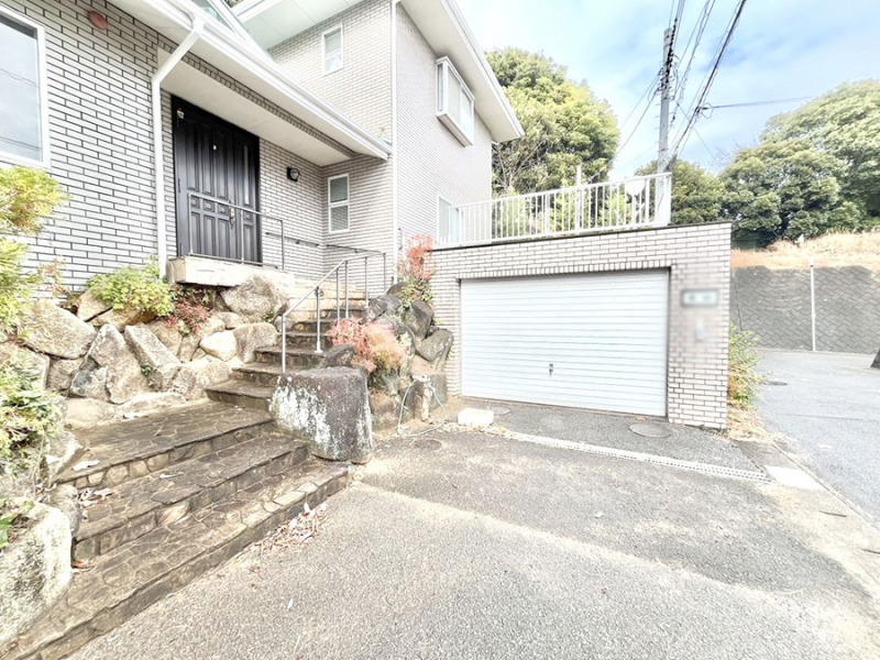 ���ց@��؂ȉƑ��A���q���o�}���錺�ցB