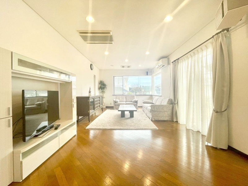 ���r���O�@�傫�ȑ����炽���Ղ�̗z���ƕ����������郊�r���O