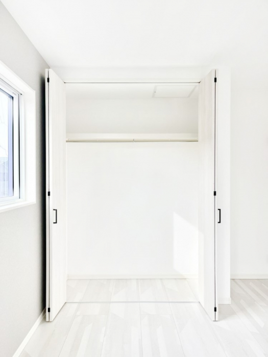 ���[�@��������ߗނ�ו��Ȃǂ̎��[�ɕ֗��ȃN���[�[�b�g�t���ł��B