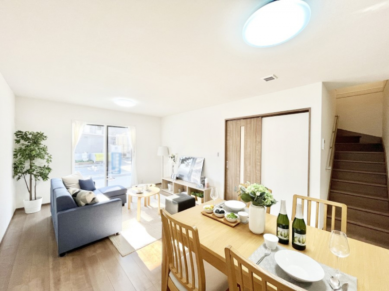 ���r���O�@�傫�ȑ����炽���Ղ�̗z���ƕ����������郊�r���O