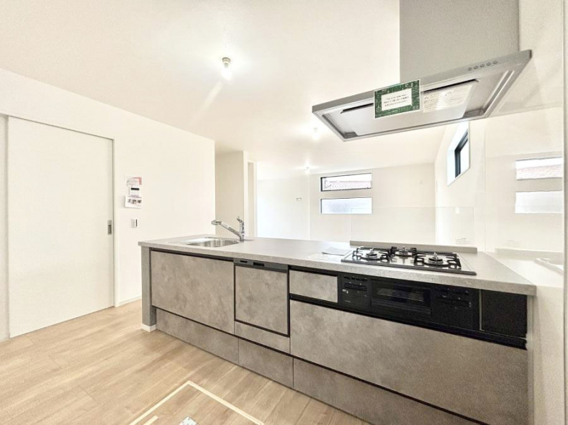 �L�b�`���@���������Ȃ���ł����Ƒ��Ƃ̉�b���y���߂�ΖʃL�b�`��