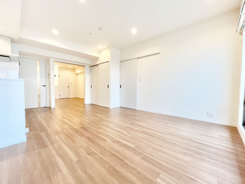 ���r���O�@���邢�z�������荞�ރ��r���O�͉Ƒ��݂�Ȃ̌e���̋�Ԃł��I