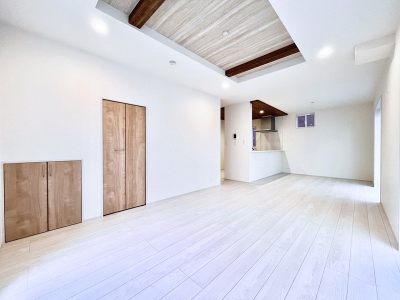 ���r���O�@�Ƒ��c���̎��Ԃ����������Ȃ��났�̃��r���O�_�C�j���O�B   