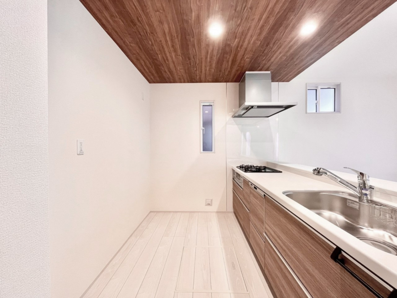 �L�b�`���@�u�₩�ȕ����ʂ蔲����L�b�`���B��������̂Ŗ��邭���C�ɂ��𗧂��܂��B