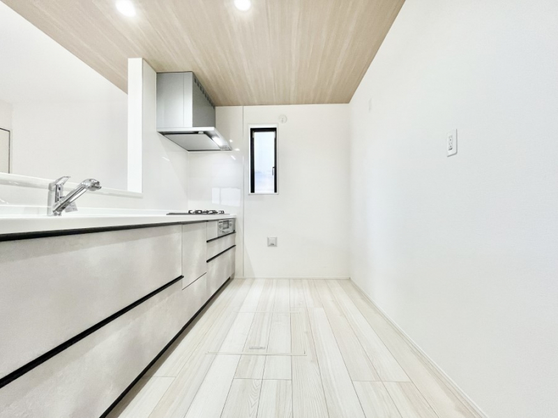 �L�b�`���@�u�₩�ȕ����ʂ蔲����L�b�`���B��������̂Ŗ��邭���C�ɂ��𗧂��܂��B