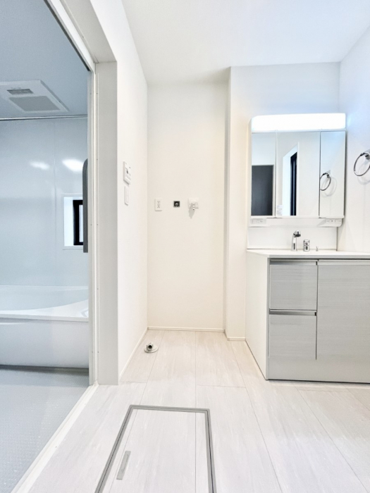 ���ʑ�E���ʏ��@��Ƃ�̐��ʃX�y�[�X�Œ��̐g�x�x���X���[�Y��