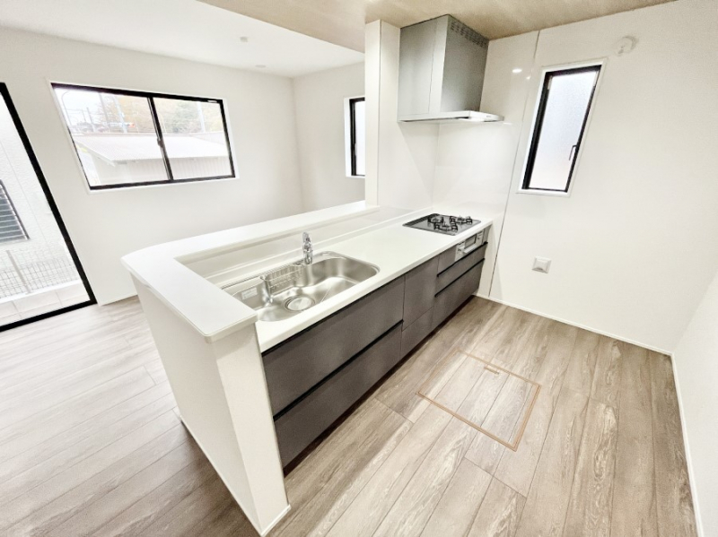 �L�b�`���@���������Ȃ���ł����Ƒ��Ƃ̉�b���y���߂�ΖʃL�b�`��