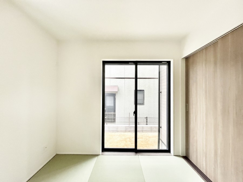 ���̑����ρ@���r���O�Ɨׂ荇���Ă���a���B�ق��ƈꑧ�ł���a�̋�Ԃł��B