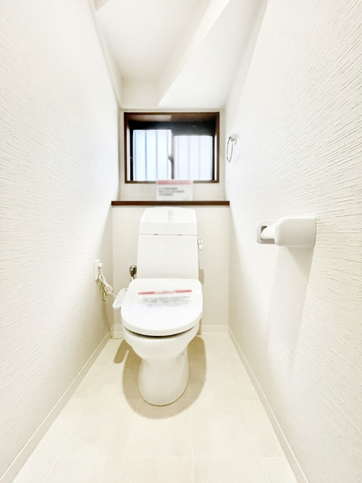 �g�C���@�g�C����1�K��2�K���ꂼ��ɔz�u����Ă��ĂƂĂ��֗��ł��B