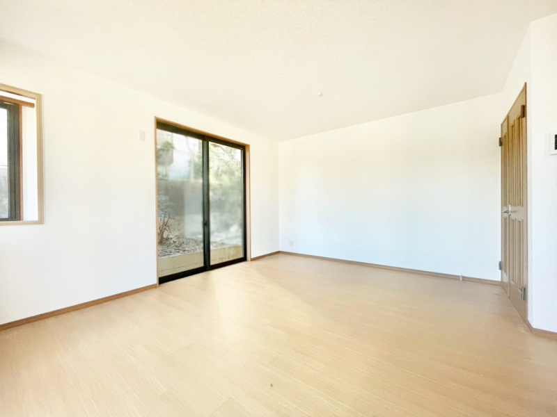 ���r���O�@���R������荞�܂�A�Ƒ��c���̏ꏊ�𖾂邭���o