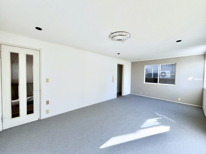 ���r���O�@���邢�z���������A�����̕��͋C�ɖ�������郊�r���O�E�_�C�j���O�B 