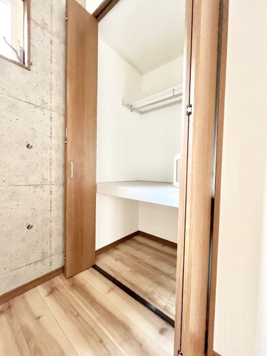 ���̑����ρ@���r���O���[�B�����Ɏ��[������ƕ����W�܂�LDK���X�b�L���Еt�������ł��ˁB  