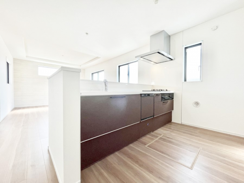 �L�b�`���@�u�₩�ȕ����ʂ蔲����L�b�`���B��������̂Ŗ��邭���C�ɂ��𗧂��܂��B