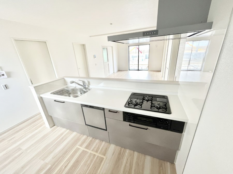 �L�b�`���@���������Ȃ���ł����Ƒ��Ƃ̉�b���y���߂�ΖʃL�b�`��