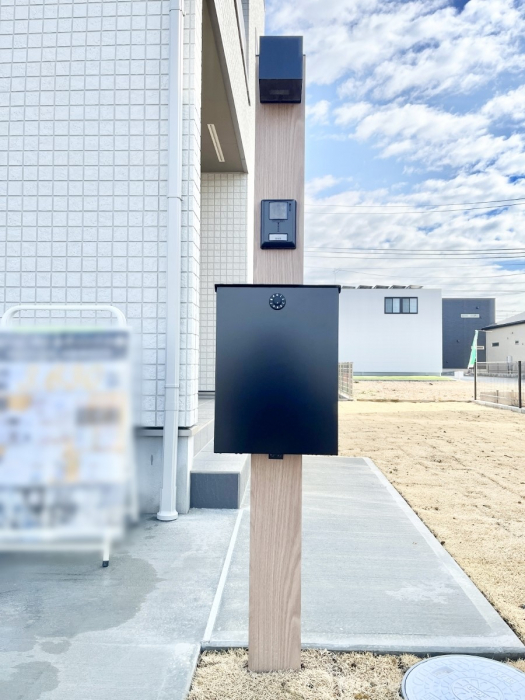 ���̑��@�\�D�E�C���^�[�z���E�|�X�g���ЂƂɏW��B�G���g�����X�ɂȂ��ރV���v���f�U�C���B