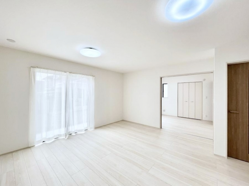 ���r���O�@�傫�ȑ����炽���Ղ�̗z���ƕ����������郊�r���O