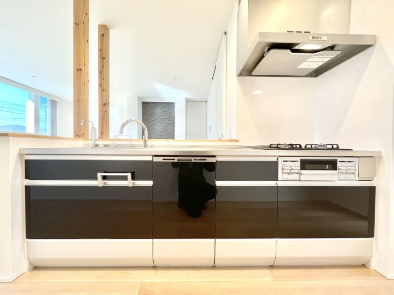 �L�b�`���@���������Ȃ���ł����Ƒ��Ƃ̉�b���y���߂�ΖʃL�b�`��