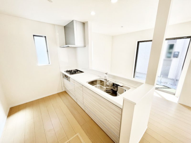 �L�b�`���@���������Ȃ���ł����Ƒ��Ƃ̉�b���y���߂�ΖʃL�b�`��