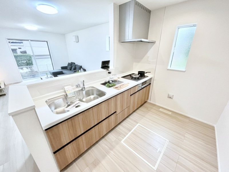 �L�b�`���@���r���O�ŗV�Ԃ��q�l�������Ȃ��炨�������ł���ΖʃL�b�`���B  