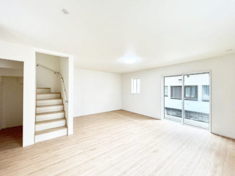 ���r���O�@���邢�z���������A�����̕��͋C�ɖ�������郊�r���O�E�_�C�j���O�B 