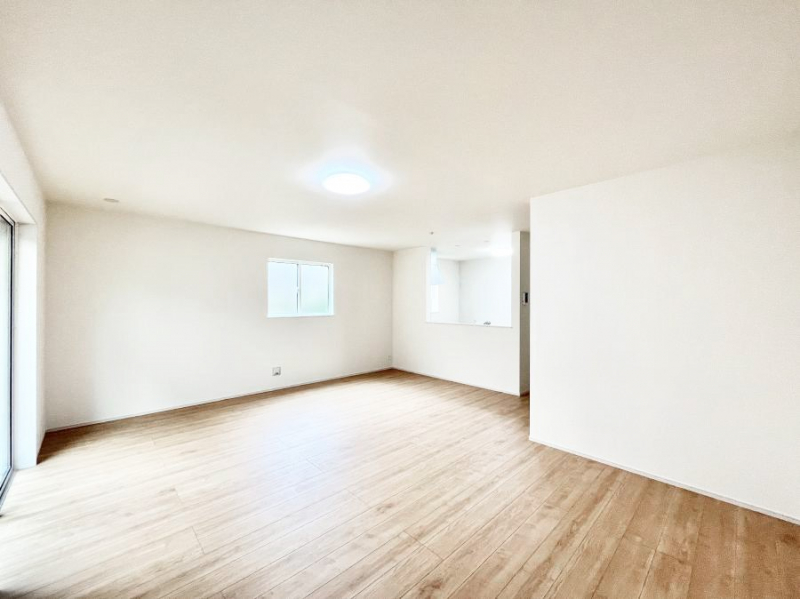 ���̑����ρ@�Ƒ��̏Ί炪���R�Ɛ��܂�Ă���A����ȕ��͋C�̃_�C�j���O�Ɏd�オ���Ă��܂��B