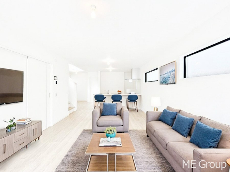 ���r���O�@�Ƒ��̘a�₩�ȉ�b���������Ă������B�J�����̂��郊�r���O�ł��B���Ƌ��CG�ł� 