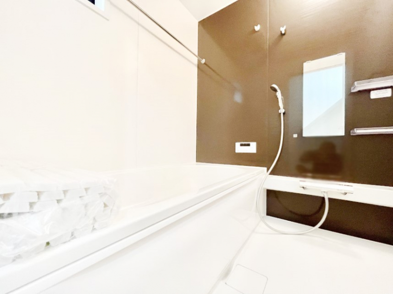 �����@���������̂���_�[�N�J���[����ɂ����o�X���[����1���̔������t���b�V���I