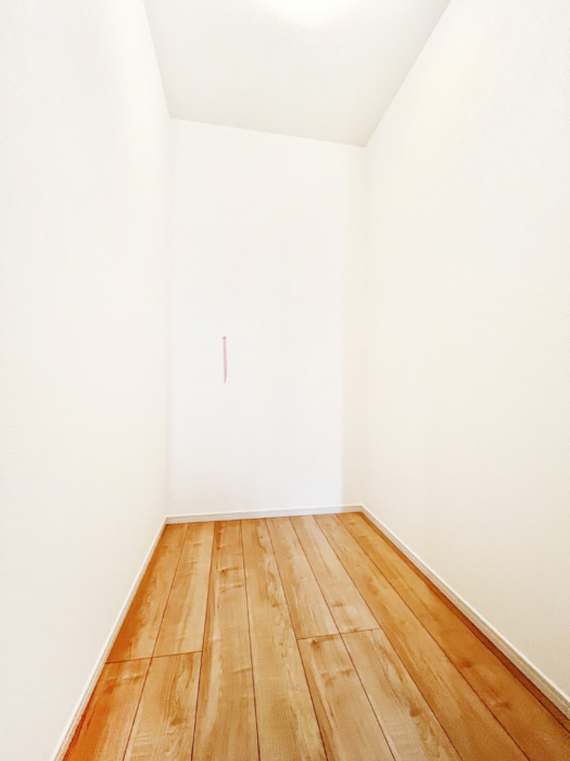 ���̑��@�G�ߕi���̕i�Ȃǂ����Ղ���[�o����E�H�[�N�C���N���[�[�b�g�t���ł��B